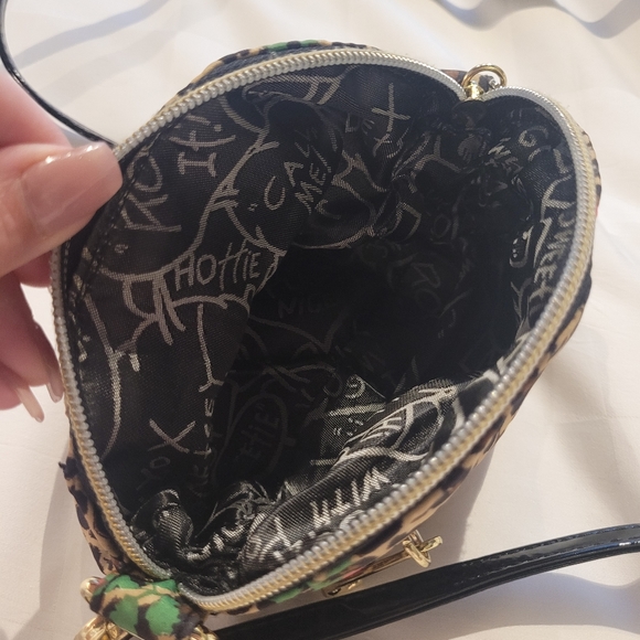 Betsey Johnson Cross Body Bag - Picture 8 of 9